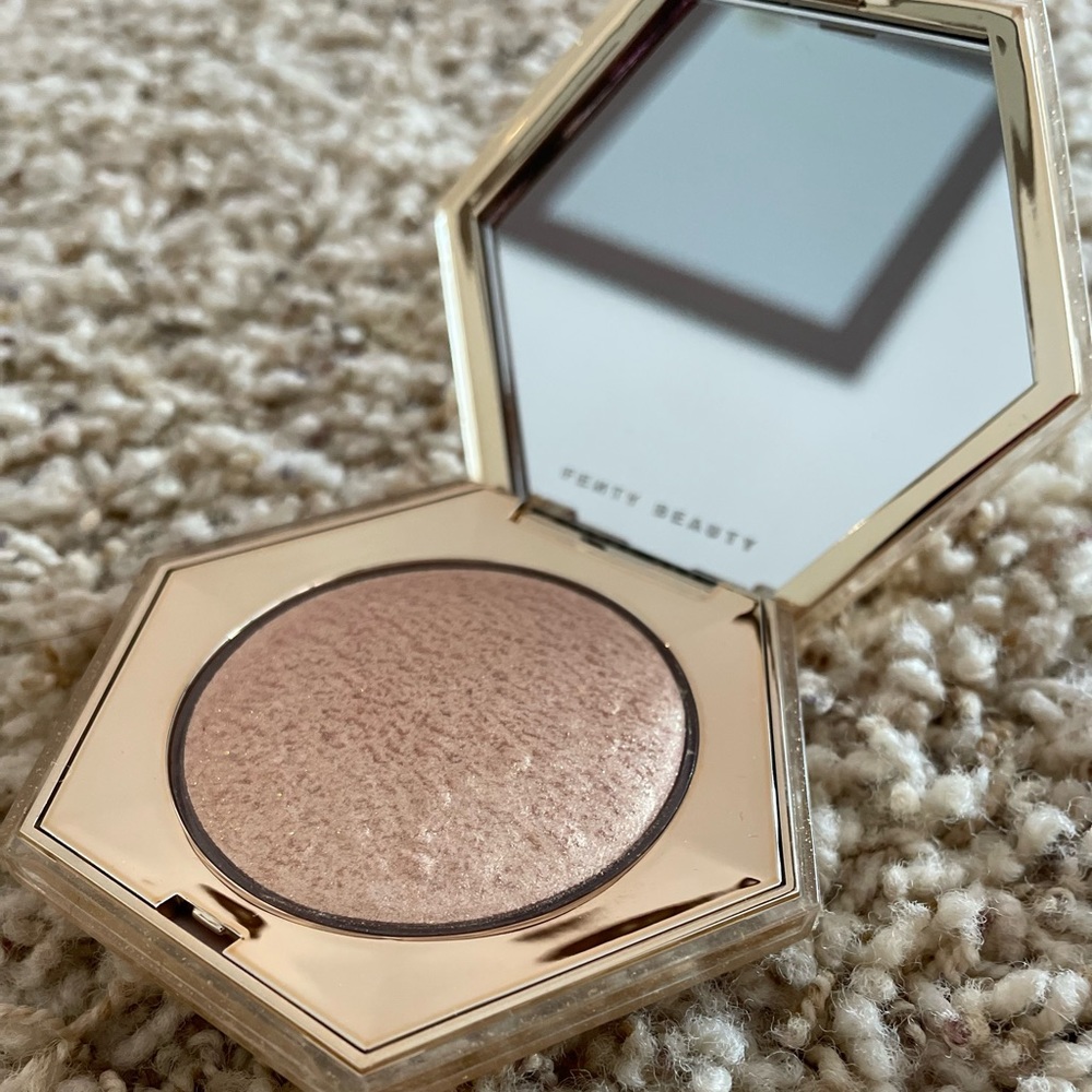 Fenty Beauty All-Over Diamond Veil (highlighter)